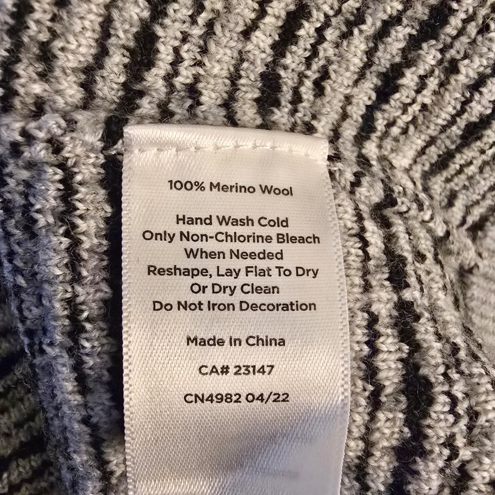 Talbots Black and Gray 100% Pure Merino Wool Women's Cardigan Large - Picture 5 of 5